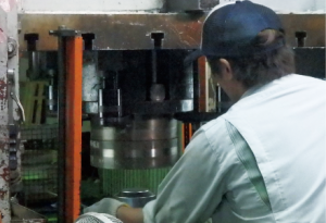 プレス画像_02部品セットｰプレス