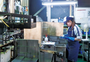 プレス画像_03検品